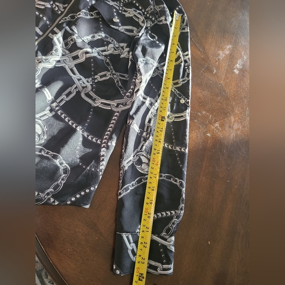 Michael Kors Black and Gray Chain Print Women's Blouse Sz.M - Picture 8 of 10